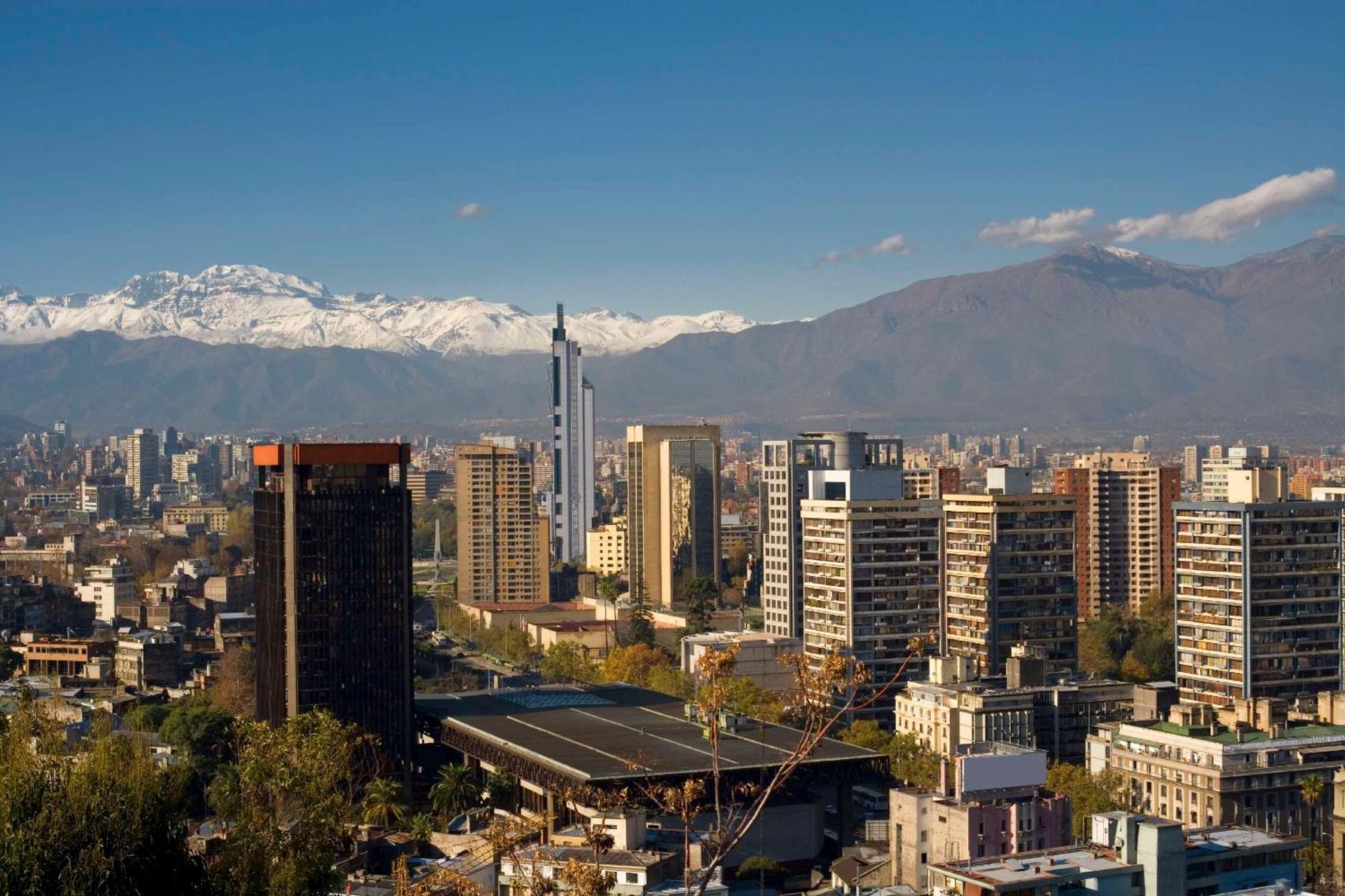 Hotel Nh Collection Plaza Santiago de Chile Exteriér fotografie Santiago skyline