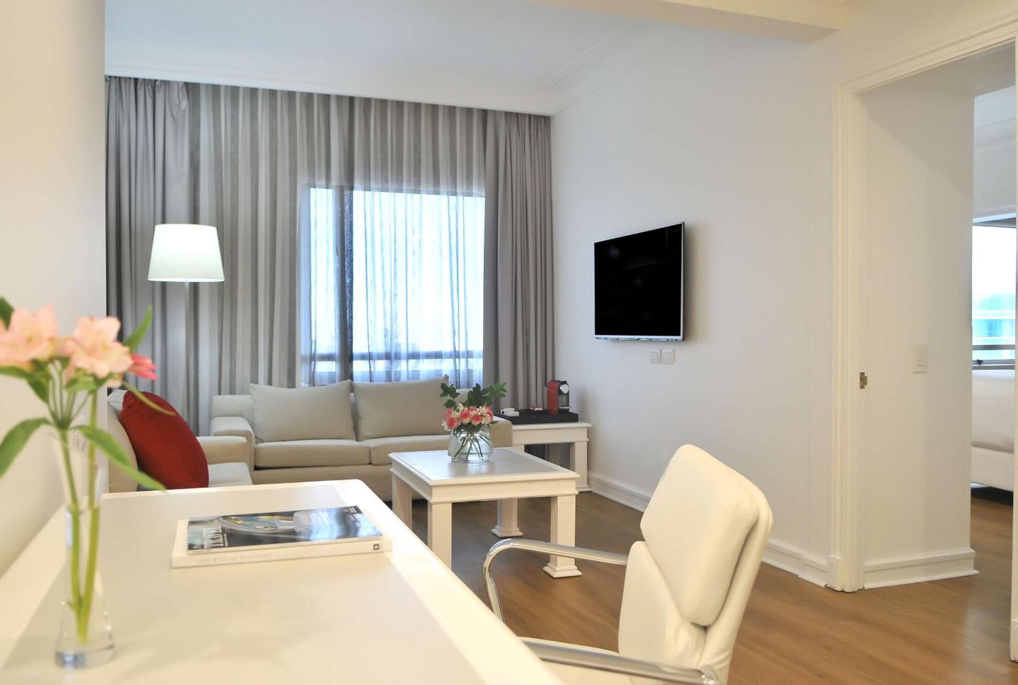Hotel Nh Collection Plaza Santiago de Chile Exteriér fotografie A living room in a serviced apartment in Athens, Greece